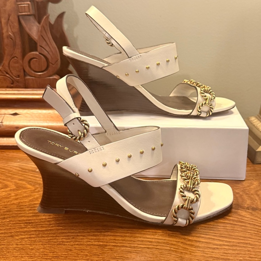 TORY BURCH Vintage Plaque Wedge Sandal New Ivory/Gold Size 6 MSRP $378 - Picture 6 of 10